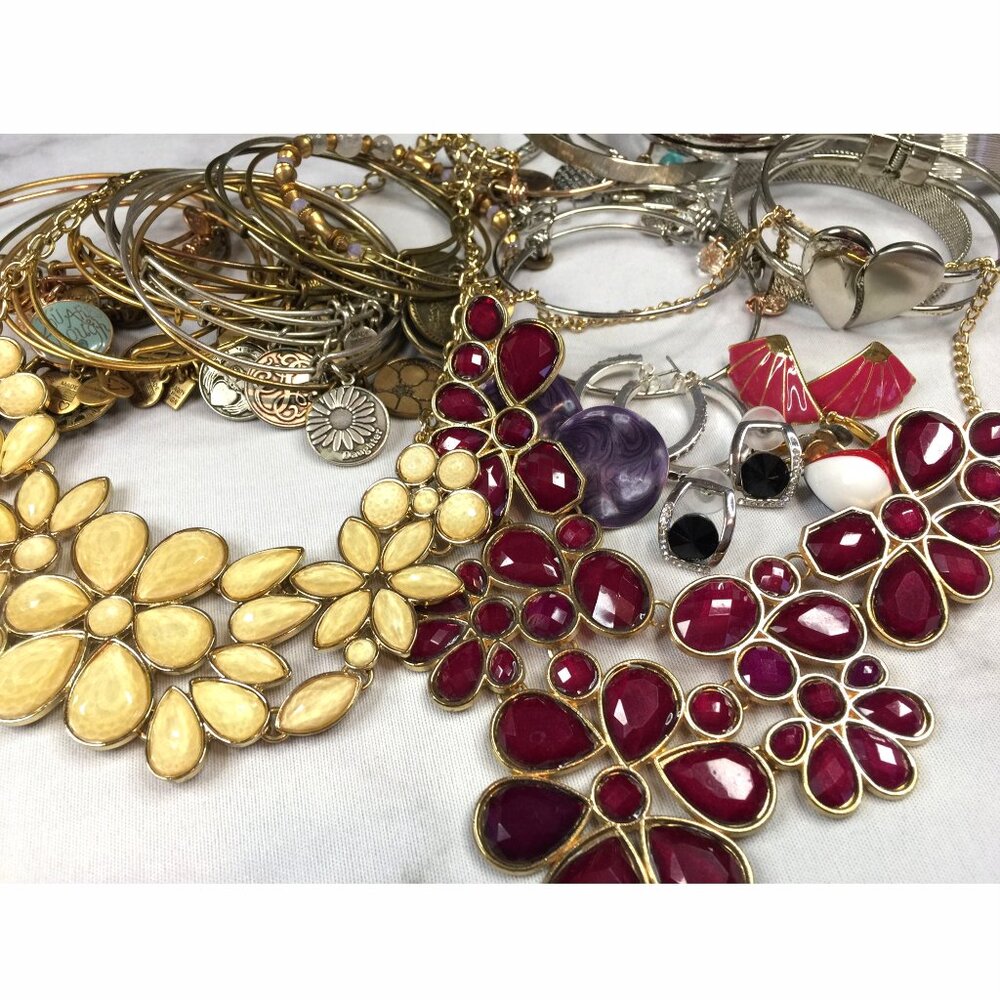 UNLISTED LIVE SHOW JEWELRY